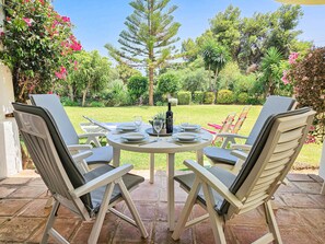 Outdoor dining - Two bedroom garden apartment, Calahonda (Mijas Costa)