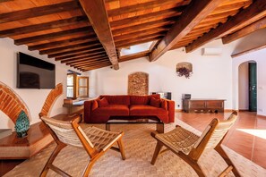 Smart TV - Living Housing - Historic Center Penthouse (Pietrasanta)