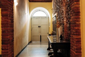 Interior - Penthouse Living Gallery (Pietrasanta)