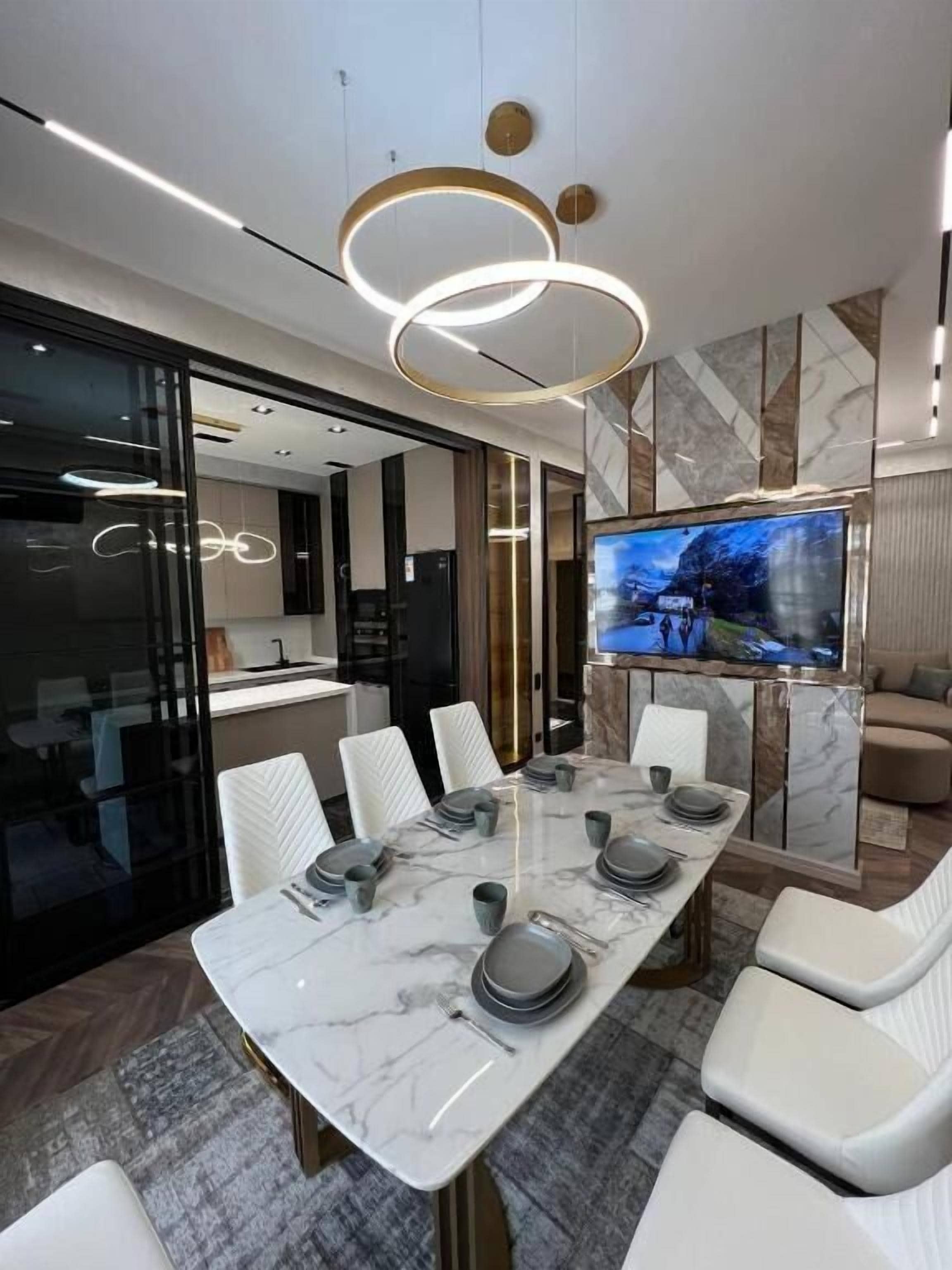 Luxury Apartment, City View | In-room dining