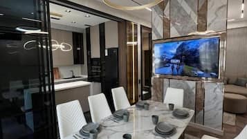 Luxury Apartment, City View | In-room dining