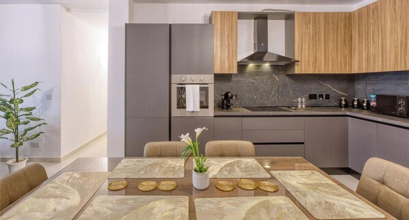 Dining - Beautiful 3BR home with comfy beds, WIFI & AC (Naxxar)