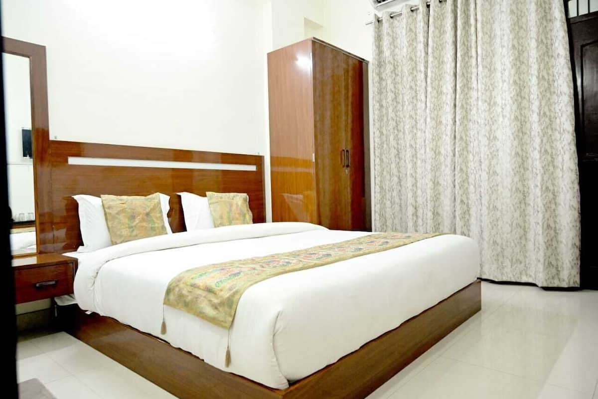 Deluxe Double Room | Free WiFi