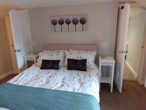 2 habitaciones, decoración personalizada y muebles diferentes 