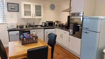 Dishwasher, cookware/dishes/utensils