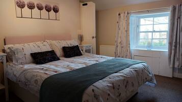 2 phòng ngủ, trang trí khác biệt