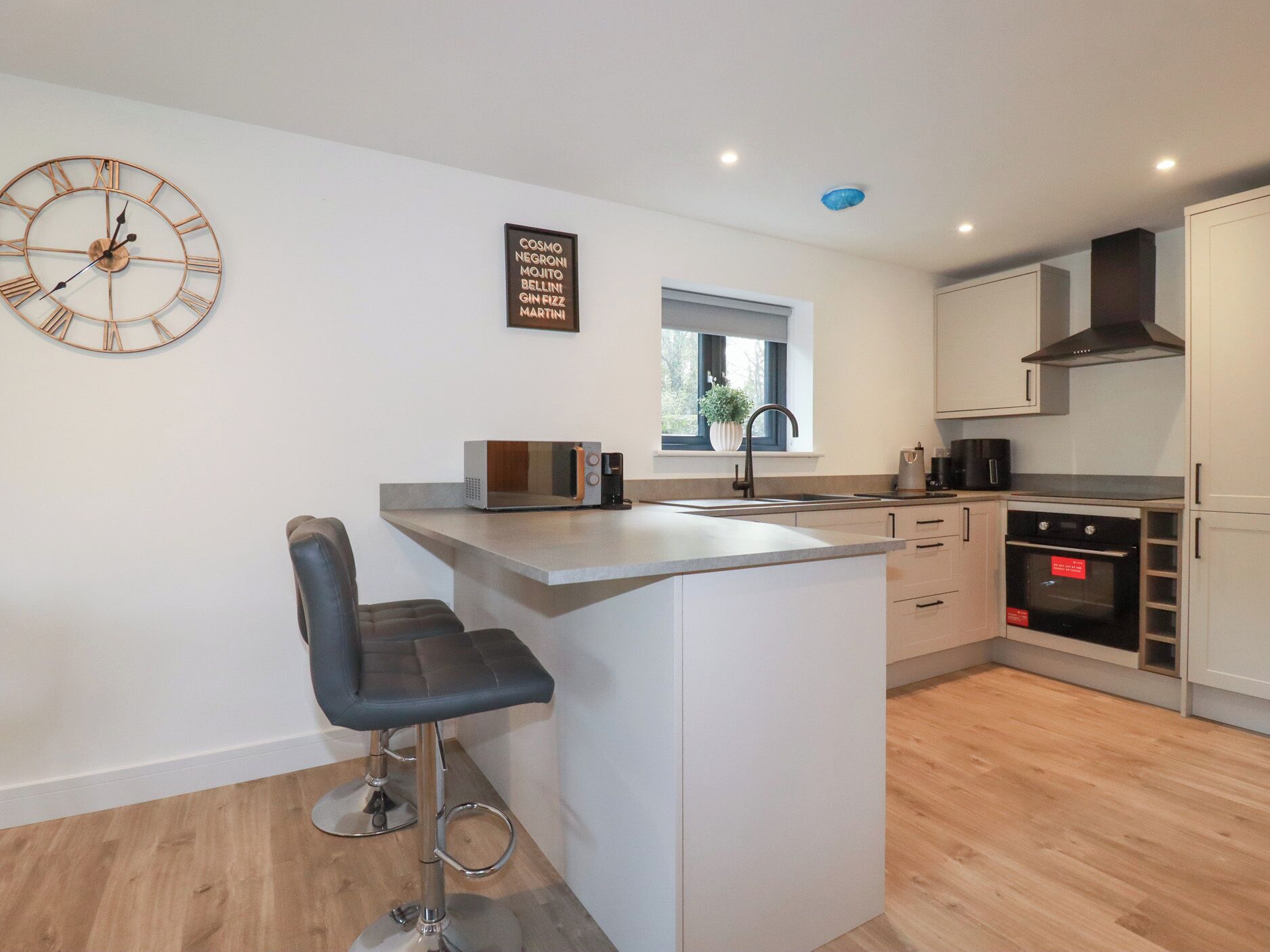 Dishwasher, cookware/dishes/utensils