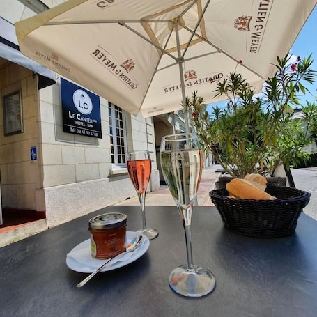 Outdoor dining. The Originals Access Hotel Le Canter