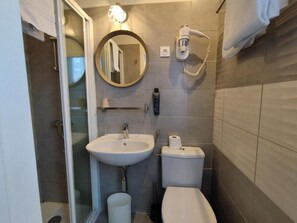 Bathroom - The Originals Access Hotel Le Canter (Saumur)