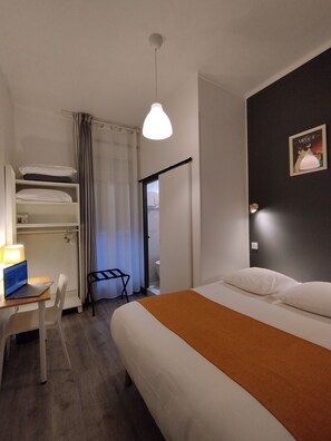 Economy Double Room, City View | Free WiFi - The Originals Access Hotel Le Canter (Saumur)