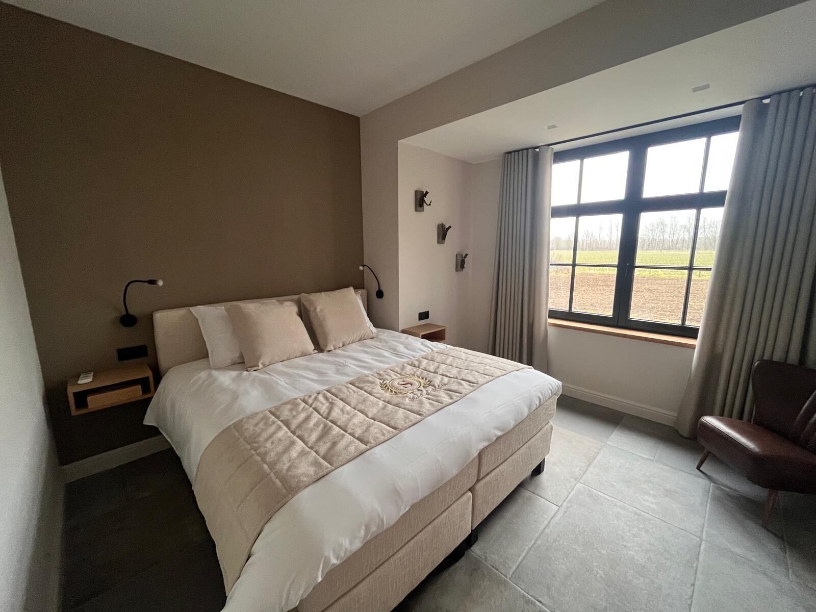 6 bedrooms, in-room safe, iron/ironing board, travel crib