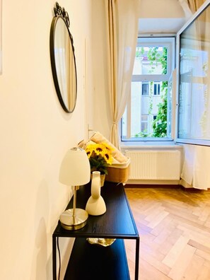 Basic Apartment | Iron/ironing board