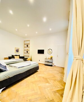 Basic Apartment | Iron/ironing board