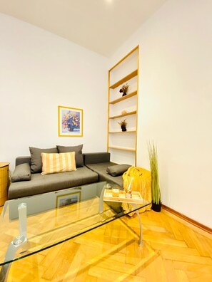 Basic Apartment | Iron/ironing board