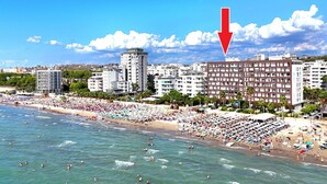 Căn hộ dành cho gia đình, 1 phòng ngủ, ban công, đối diện biển (Merville Happy Stay 083) | Ngoại thất