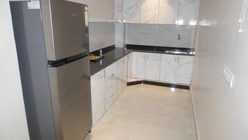 Family Studio | Desk, laptop workspace, free WiFi