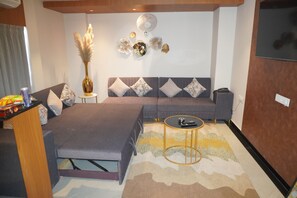 Dubbelrum eller tvåbäddsrum - smekmånad - utsikt mot staden | Skrivbord, arbetsyta för laptop och gratis wi-fi