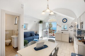 Living area - Holiday Home 'JoRì Vista Amalfi' with Sea View Terrace and Air Conditioning (Amalfi)