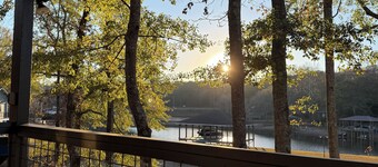 “Just Lake Home” Wonderful 3bdrm 2bath lake front,boat ramp, dock, pet friendly