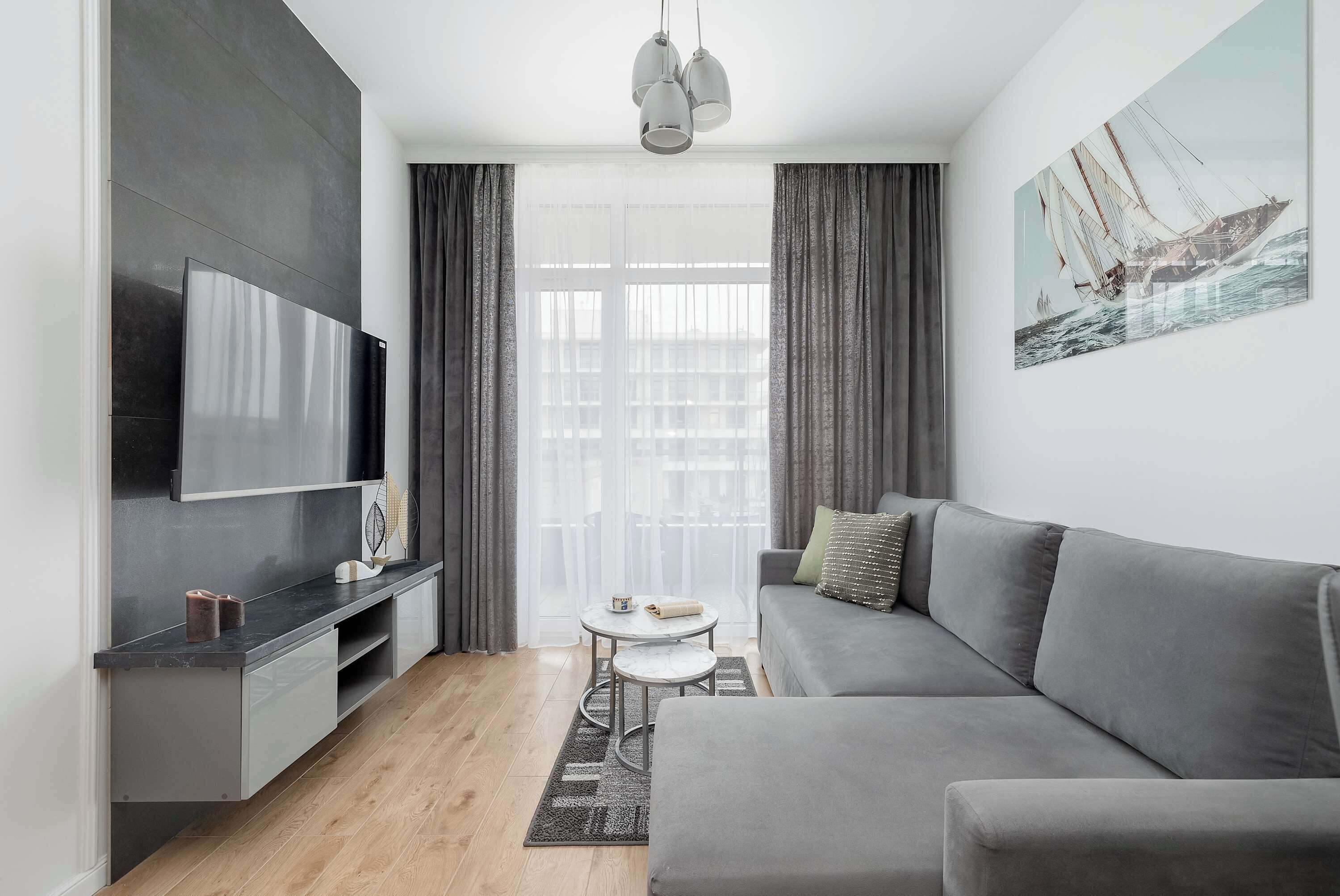 Televisión y oficina 