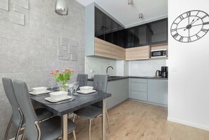 Dining - Cozy Apartment | Close to the Beach, Parking, Balcony, Pool (Sianożęty)