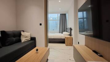 Deluxe Apartment | In-room safe, soundproofing, free WiFi