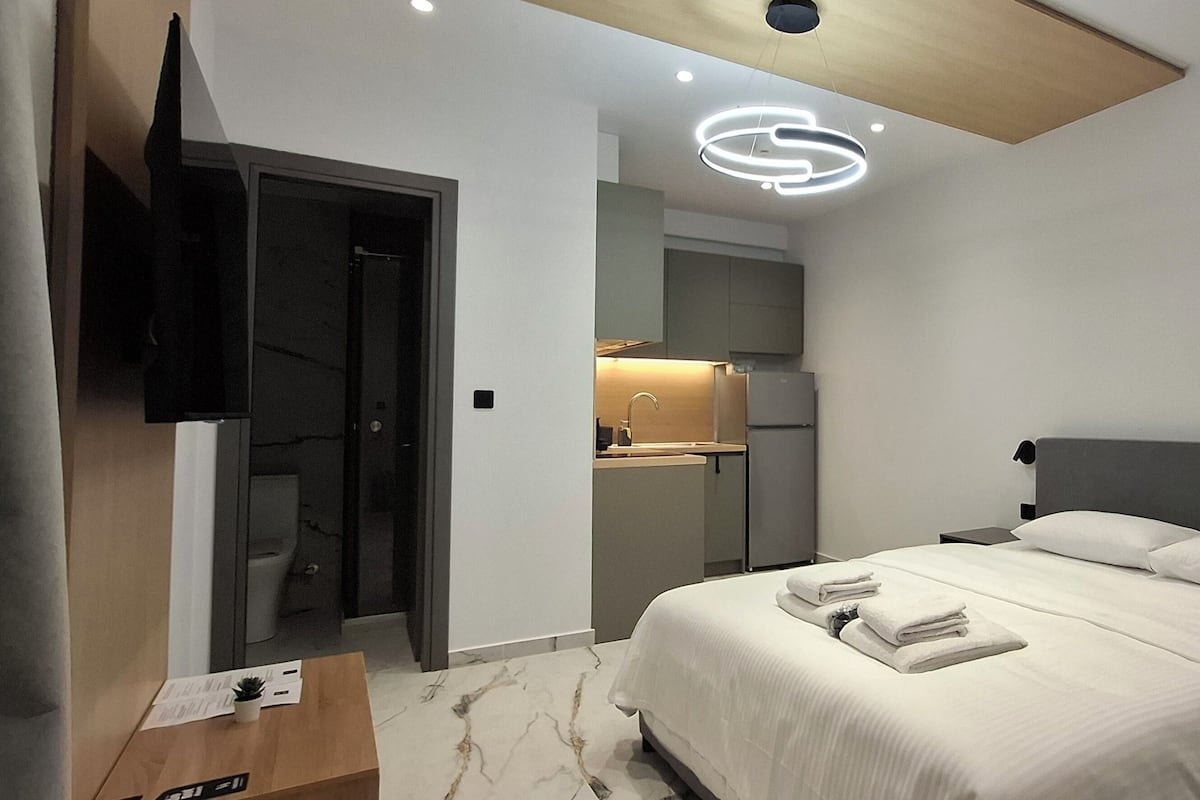 Economy Studio | In-room safe, soundproofing, free WiFi