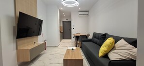 Deluxe Apartment | Living area | 40-inch Smart TV with cable channels - Ilion Apartments (Thessaloniki)