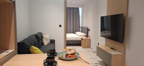 40–tuumainen äly-TV, jossa kaapelikanavat