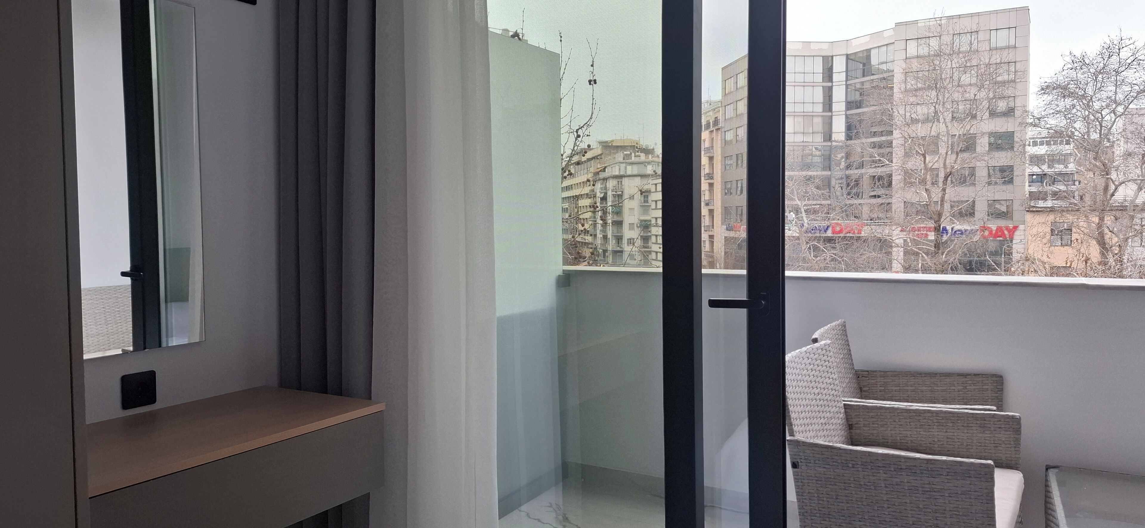 Caja de seguridad en la habitación y sistema de insonorización 