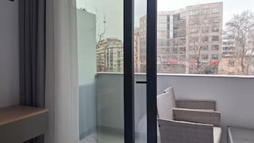 Junior-sviitti | Tallelokero huoneessa, äänieristys, ilmainen Wi-Fi