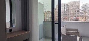 Junior-sviitti | Tallelokero huoneessa, äänieristys, ilmainen Wi-Fi