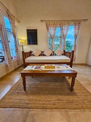 Luksus-feriehus - udsigt over resort | Skrivebord, gratis Wi-Fi