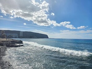 Beach nearby - Holiday Apartment 'Sunshine Sea' with Sea View, Wi-Fi and Air Conditioning (Arona)