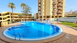 Pool - Holiday Apartment 'Sunshine Sea' with Sea View, Wi-Fi and Air Conditioning (Arona)