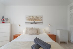 WiFi, bed sheets - Holiday Apartment 'Sunshine Sea' with Sea View, Wi-Fi and Air Conditioning (Arona)