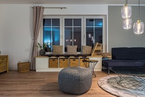 Una Smart TV, un reproductor estéreo