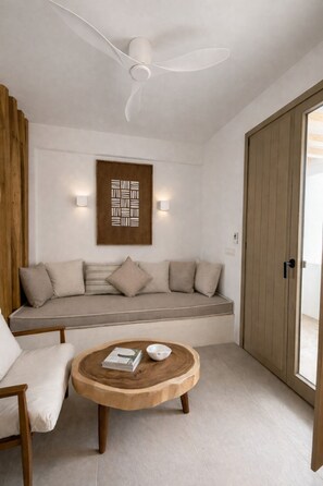 Deluxe-studio, parveke, näköala puutarhaan | Oleskelualue | 40–tuumainen äly-TV, jossa digitaalikanavat