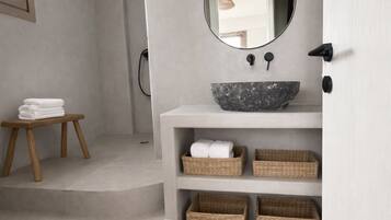 Luxury Apartment, Balcony, Garden View | Bathroom