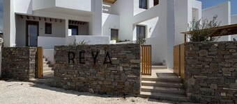 Reya Suites