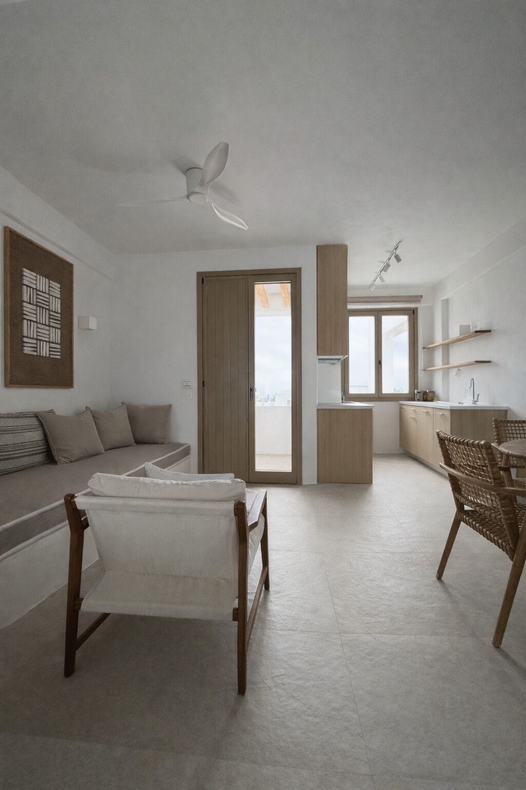 デラックス スタジオ バルコニー ガーデンビュー | リビング エリア | 40 インチのスマートテレビ (デジタル放送視聴可)