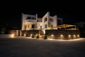 Front of property - Reya Suites (Aliki)