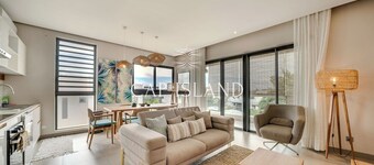 Penthouse with sea & montain view