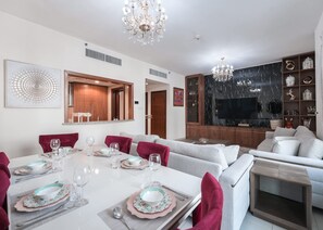 House - Stayshort - 2 Bed in Downtown Sleeps 4 With Balcony (Dubai)