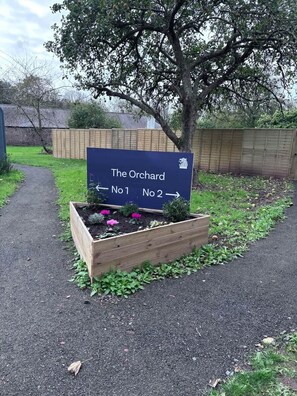 Suite | 1 bedroom - Glamping Pod With Hot Tub in Orchard (Milford Haven)