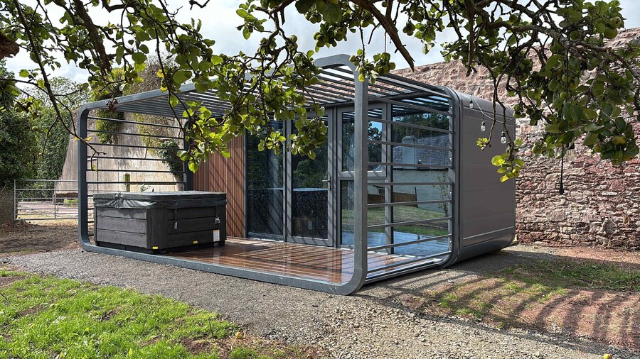 Glamping Pod With a Hot Tub in Orchard