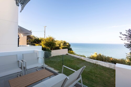 Eneos Boutique Residence - Koroni Garden Gem