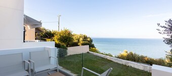 Eneos Boutique Residence - Koroni Garden Gem