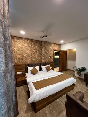 客房内保险箱、遮光窗帘、隔音、熨斗/熨衣板