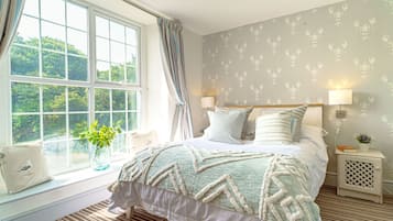 8 ๊ฐ์ ์นจ์ค, ๊ฐ๊ฐ ๋ค๋ฅธ ์คํ์ผ์ ์ธํ
๋ฆฌ์ด, ๊ฐ๊ฐ ๋ค๋ฅด๊ฒ ๊ฐ๊ตฌ ๋น์น, ๋ฌด๋ฃ WiFi